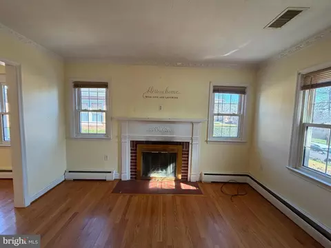 Living - 540 Bellview Ave, Winchester, VA 22601 photo 3 of 5