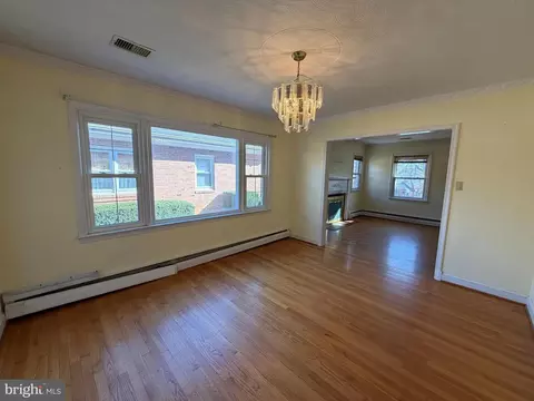 Living - 540 Bellview Ave, Winchester, VA 22601 photo 5 of 5