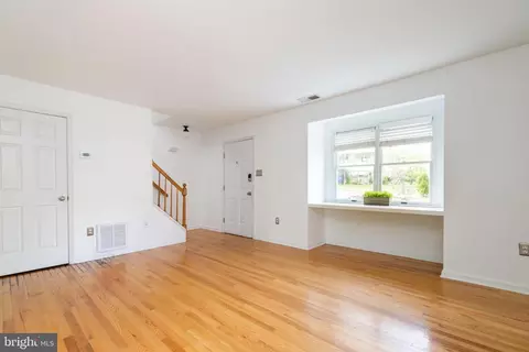 Living - 103 E Germain St, Winchester, VA 22601 photo 1 of 4