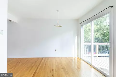 Living - 103 E Germain St, Winchester, VA 22601 photo 4 of 4