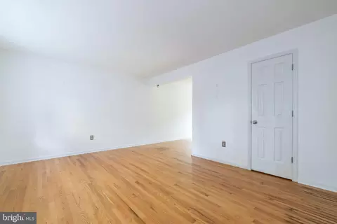 Living - 103 E Germain St, Winchester, VA 22601 photo 3 of 4