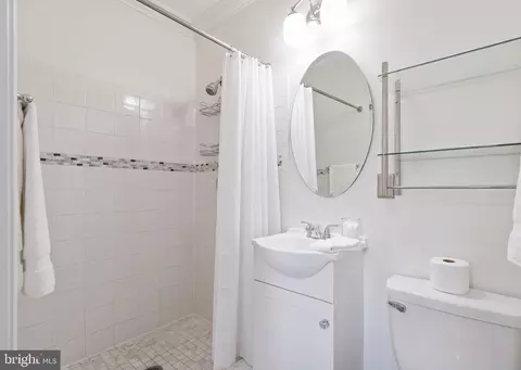 Bath - 601 Gray Ave, Winchester, VA 22601 photo 1 of 1