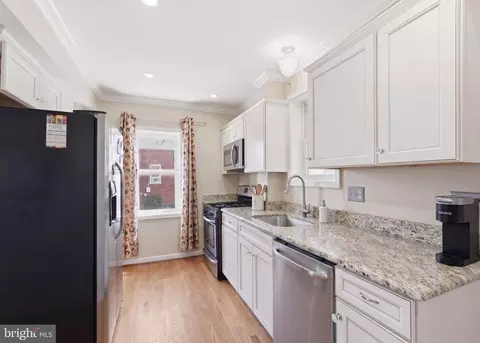 Entry Way - 601 Gray Ave, Winchester, VA 22601 photo 3 of 5