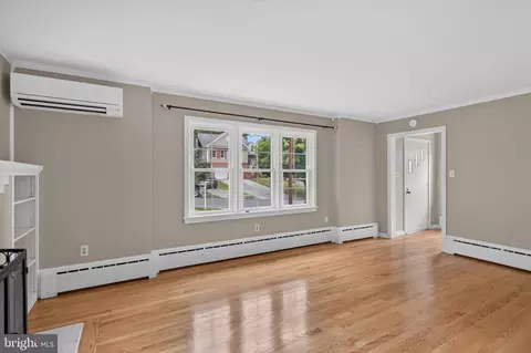 Living - 1306 Vanceright Cir, Winchester, VA 22601 photo 4 of 5
