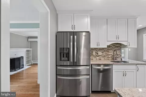 Kitchen - 1306 Vanceright Cir, Winchester, VA 22601 photo 2 of 4