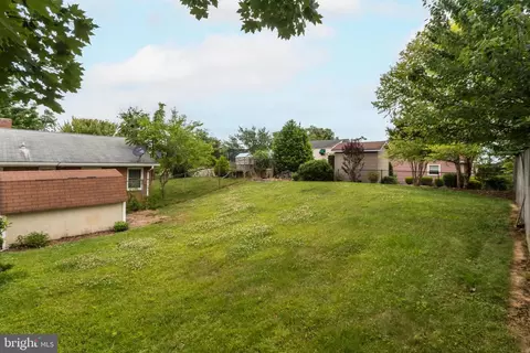 Exterior - 1306 Vanceright Cir, Winchester, VA 22601 photo 7 of 7