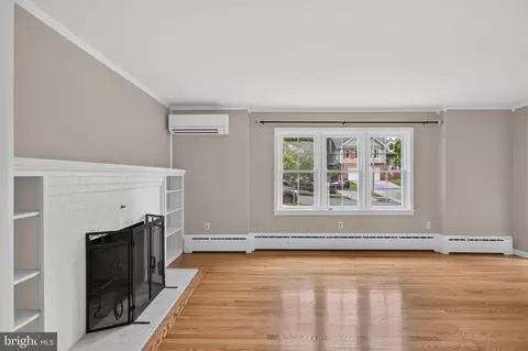 Living - 1306 Vanceright Cir, Winchester, VA 22601 photo 3 of 5