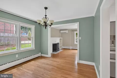 Living - 1306 Vanceright Cir, Winchester, VA 22601 photo 5 of 5