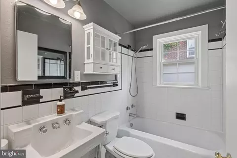 Bath - 1306 Vanceright Cir, Winchester, VA 22601 photo 1 of 3