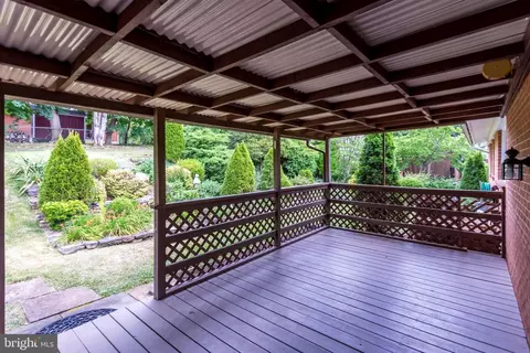 Exterior - 936 Allen Dr, Winchester, VA 22601 photo 6 of 10
