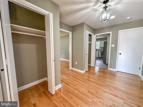 Entry Way - 110 Russellcroft Rd, Winchester, VA 22601 photo 2 of 4