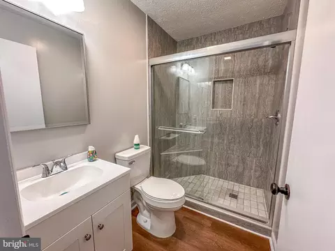 Bath - 110 Russellcroft Rd, Winchester, VA 22601 photo 3 of 4