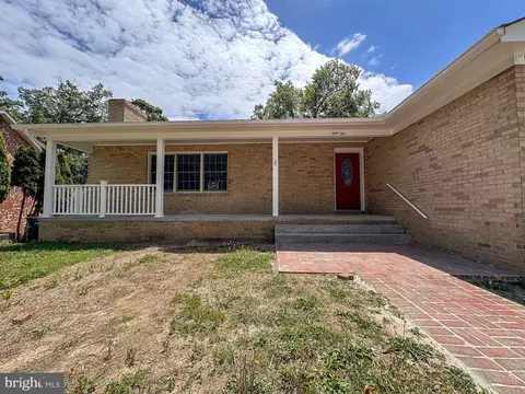 Exterior - 110 Russellcroft Rd, Winchester, VA 22601 photo 2 of 5