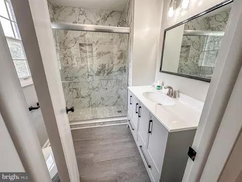 Bath - 110 Russellcroft Rd, Winchester, VA 22601 photo 1 of 4