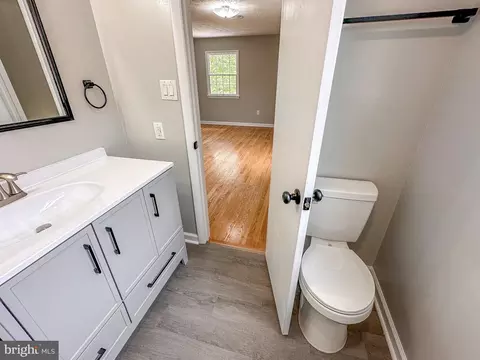 Bath - 110 Russellcroft Rd, Winchester, VA 22601 photo 2 of 4