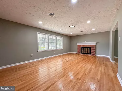 Living - 110 Russellcroft Rd, Winchester, VA 22601 photo 2 of 4