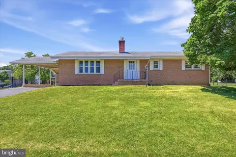 101 Locust Ave, Winchester, VA 22601