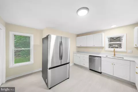 Entry Way - 21 E Germain St, Winchester, VA 22601 photo 11 of 12