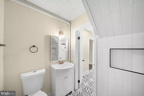 Entry Way - 21 E Germain St, Winchester, VA 22601 photo 6 of 12