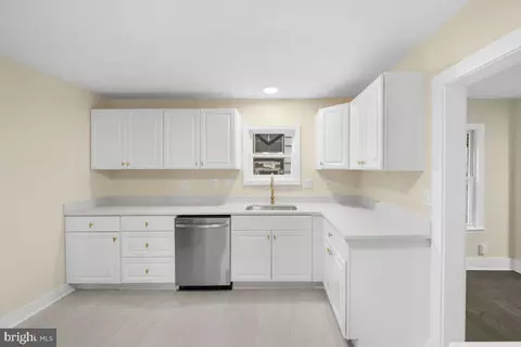 Entry Way - 21 E Germain St, Winchester, VA 22601 photo 12 of 12