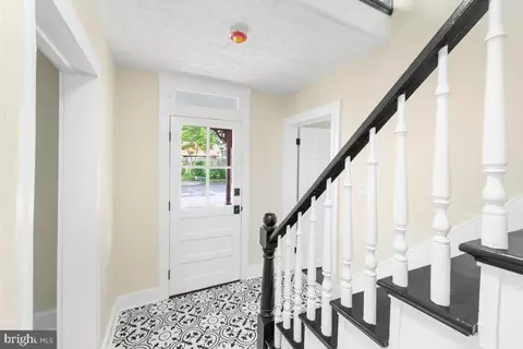 Entry Way - 21 E Germain St, Winchester, VA 22601 photo 1 of 12