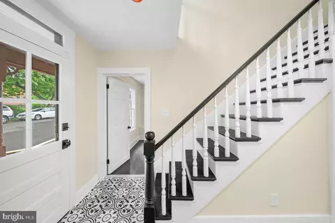 Entry Way - 21 E Germain St, Winchester, VA 22601 photo 7 of 12