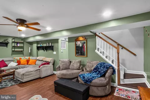 Entry Way - 117 E Pall Mall St, Winchester, VA 22601 photo 1 of 9