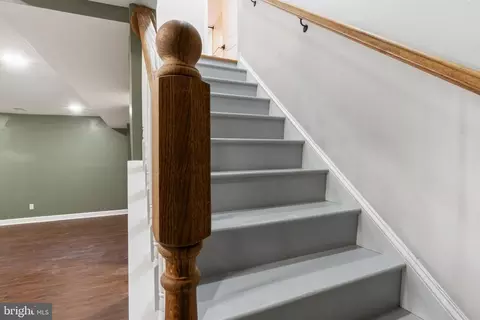 Entry Way - 117 E Pall Mall St, Winchester, VA 22601 photo 4 of 14