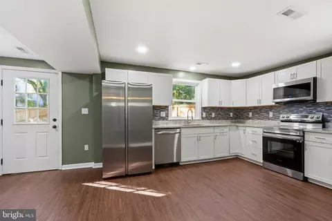 Kitchen - 117 E Pall Mall St, Winchester, VA 22601 photo 2 of 2