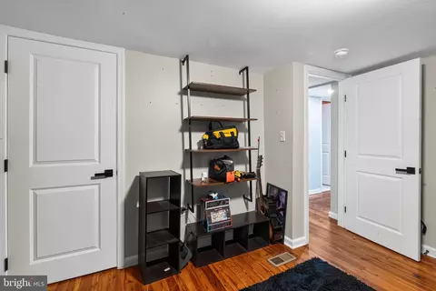 Entry Way - 117 E Pall Mall St, Winchester, VA 22601 photo 8 of 9