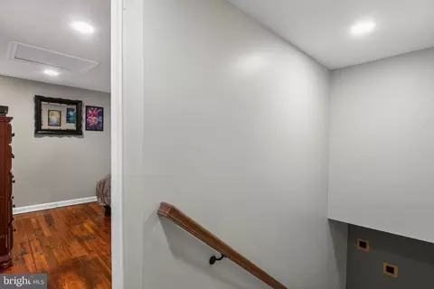 Entry Way - 117 E Pall Mall St, Winchester, VA 22601 photo 6 of 9