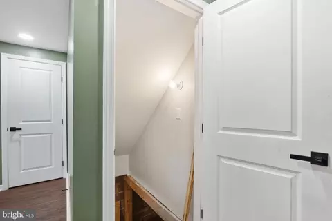 Entry Way - 117 E Pall Mall St, Winchester, VA 22601 photo 8 of 14