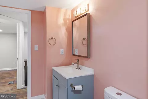 Bath - 117 E Pall Mall St, Winchester, VA 22601 photo 2 of 3