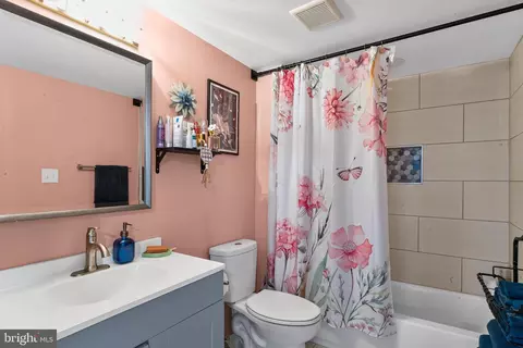 Bath - 117 E Pall Mall St, Winchester, VA 22601 photo 3 of 3