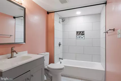 Bath - 117 E Pall Mall St, Winchester, VA 22601 photo 3 of 3