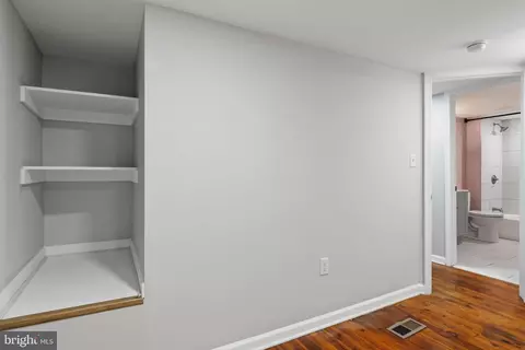 Entry Way - 117 E Pall Mall St, Winchester, VA 22601 photo 10 of 14