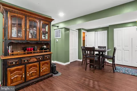 Entry Way - 117 E Pall Mall St, Winchester, VA 22601 photo 5 of 9