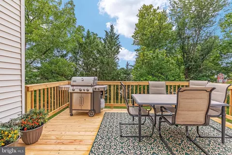 Exterior - 922 Wayne Dr, Winchester, VA 22601 photo 2 of 9