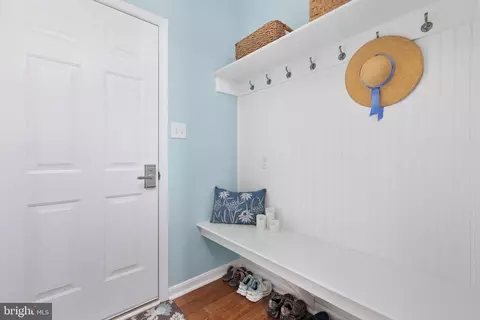 Entry Way - 922 Wayne Dr, Winchester, VA 22601 photo 4 of 5