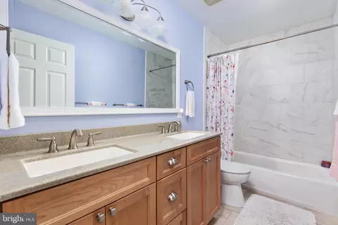 Bath - 922 Wayne Dr, Winchester, VA 22601 photo 2 of 5