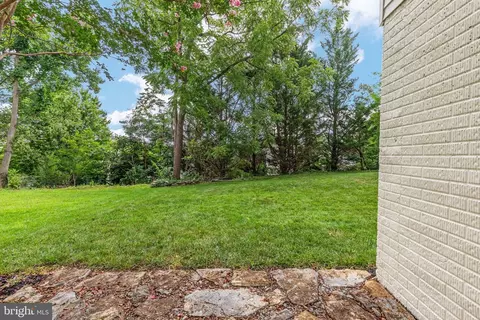Exterior - 922 Wayne Dr, Winchester, VA 22601 photo 3 of 9
