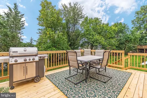 Exterior - 922 Wayne Dr, Winchester, VA 22601 photo 4 of 9