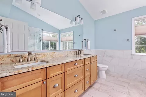 Bath - 922 Wayne Dr, Winchester, VA 22601 photo 3 of 5