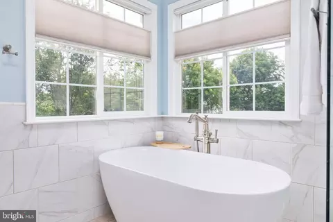 Bath - 922 Wayne Dr, Winchester, VA 22601 photo 4 of 5