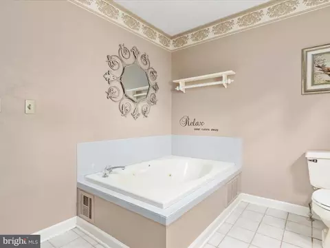 Bath - 769 Seldon Dr, Winchester, VA 22601 photo 2 of 6