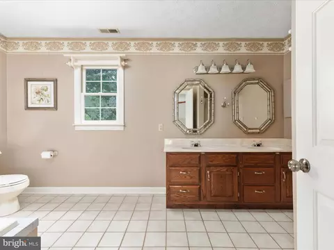 Bath - 769 Seldon Dr, Winchester, VA 22601 photo 1 of 6