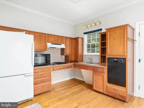 Kitchen - 769 Seldon Dr, Winchester, VA 22601 photo 4 of 11