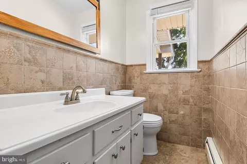 Bath - 413 Superior Ave, Winchester, VA 22601 photo 3 of 3