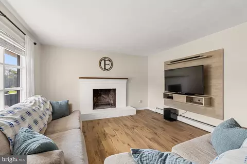 Living - 413 Superior Ave, Winchester, VA 22601 photo 1 of 2