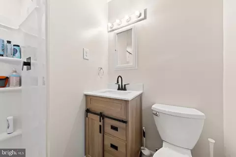 Bath - 413 Superior Ave, Winchester, VA 22601 photo 1 of 3